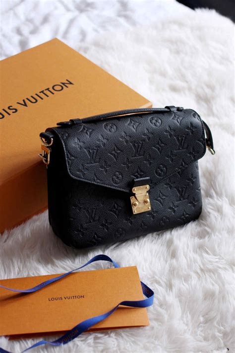 louis vuitton pochette metis black review|louis vuitton metis monogram.